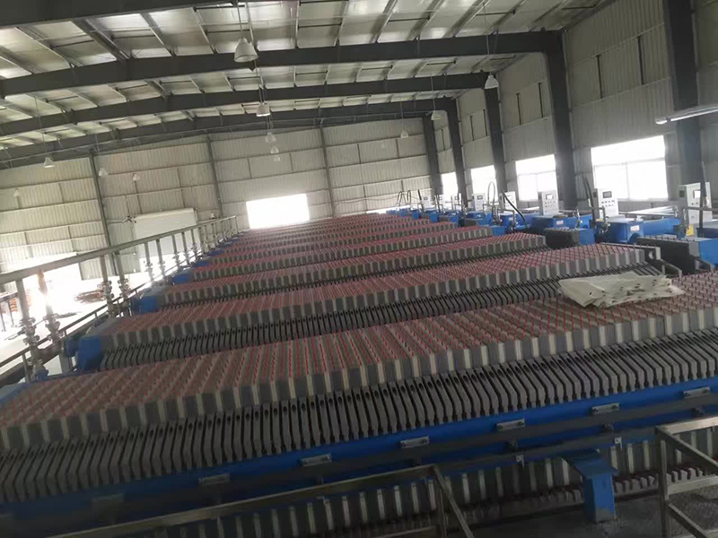 甜蜜素过滤现场(图1) 甜蜜素过滤现场(图1)