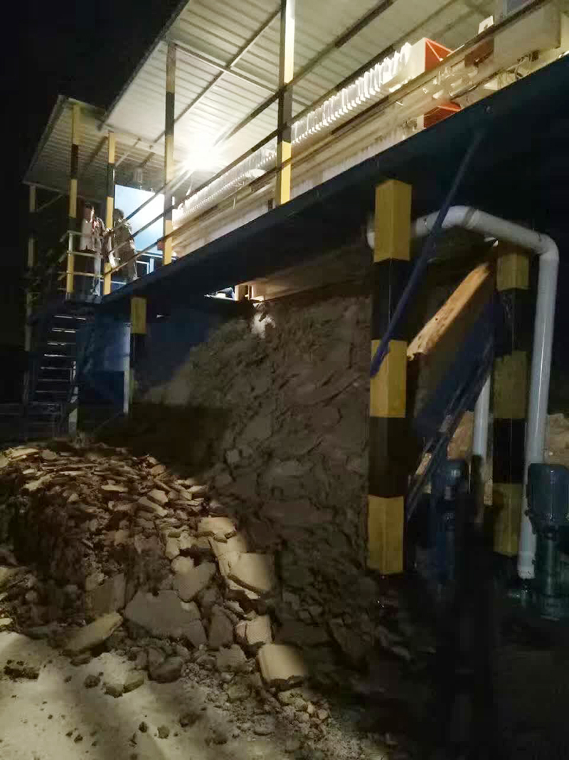 泥浆处理现场(图1)