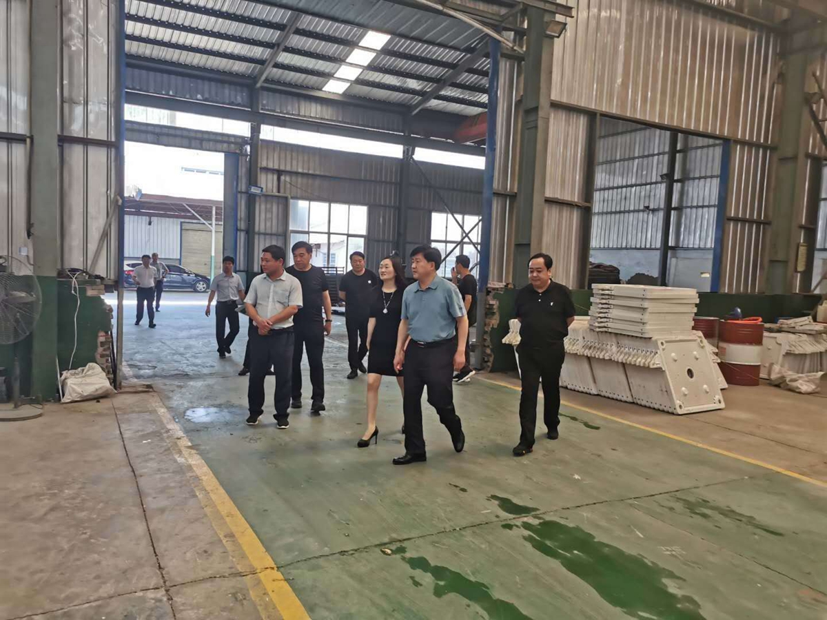 6月市长来厂参观考察(图4)